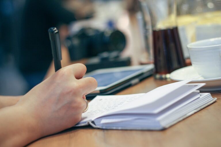 仕事辞めることを言い出せない理由とその解決策は？