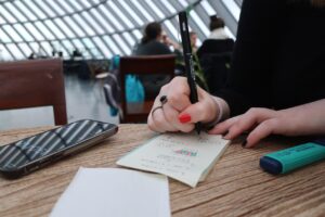 転職面接で女性が使える逆質問の例は？