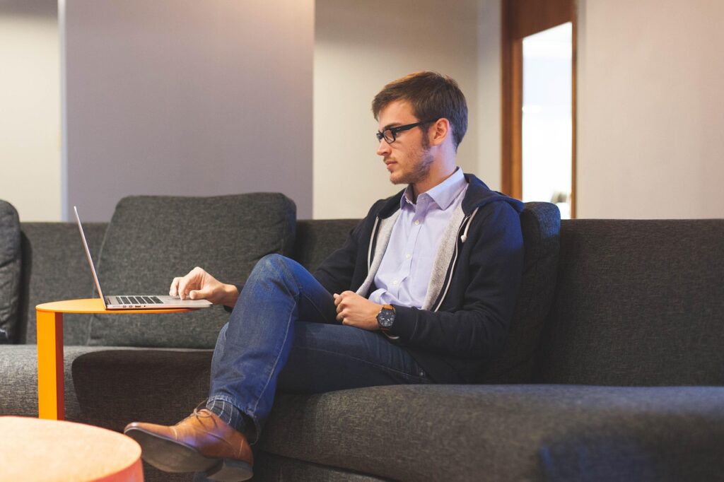 ブラック企業の見分け方を女性が知っておくべきポイントは？