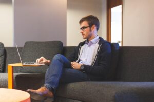 ブラック企業の見分け方を女性が知っておくべきポイントは？